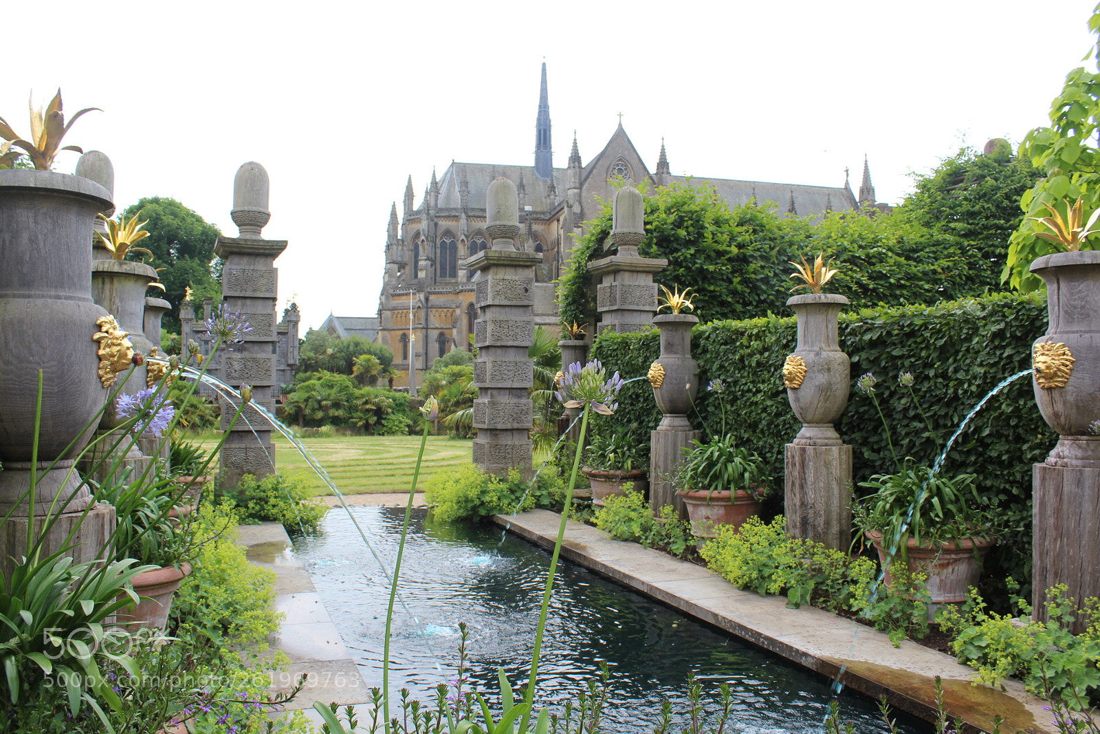 Canon EOS 1300D (EOS Rebel T6 / EOS Kiss X80) sample photo. Arundel castel, garden photography