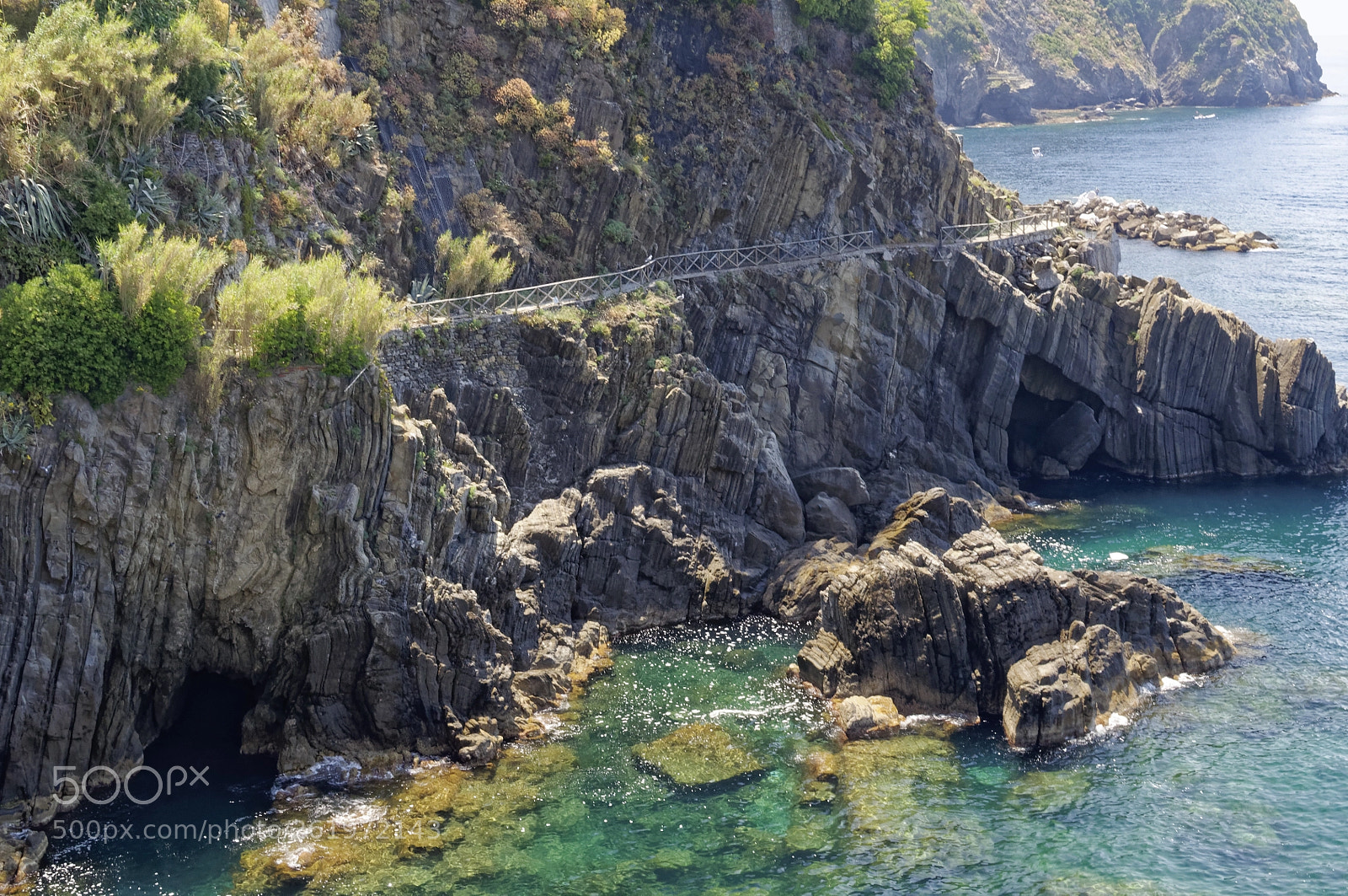 Nikon AF-S DX Nikkor 35mm F1.8G sample photo. Trail above sea photography