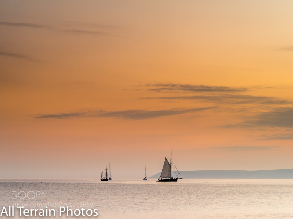Pentax 645D sample photo. Ship to shore photography