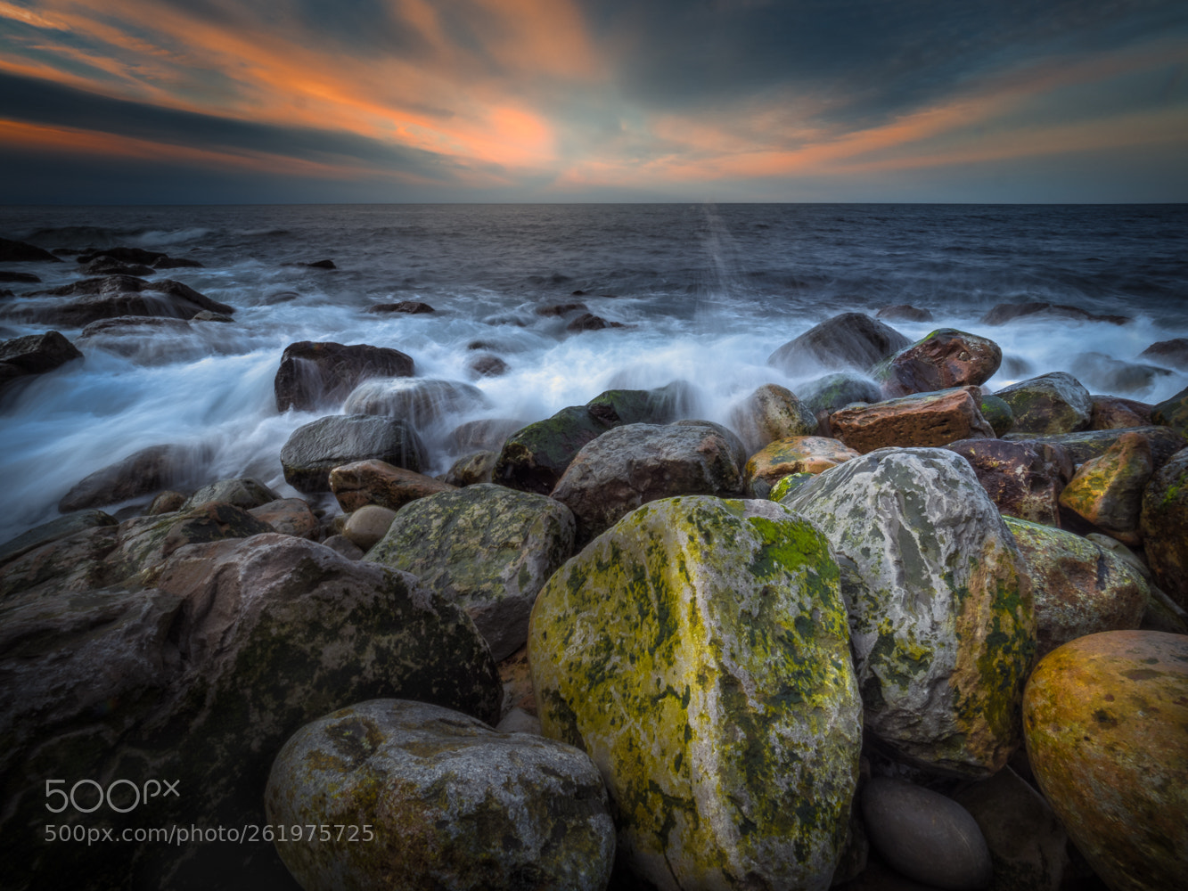 Olympus OM-D E-M1 Mark II sample photo. Between rocks photography