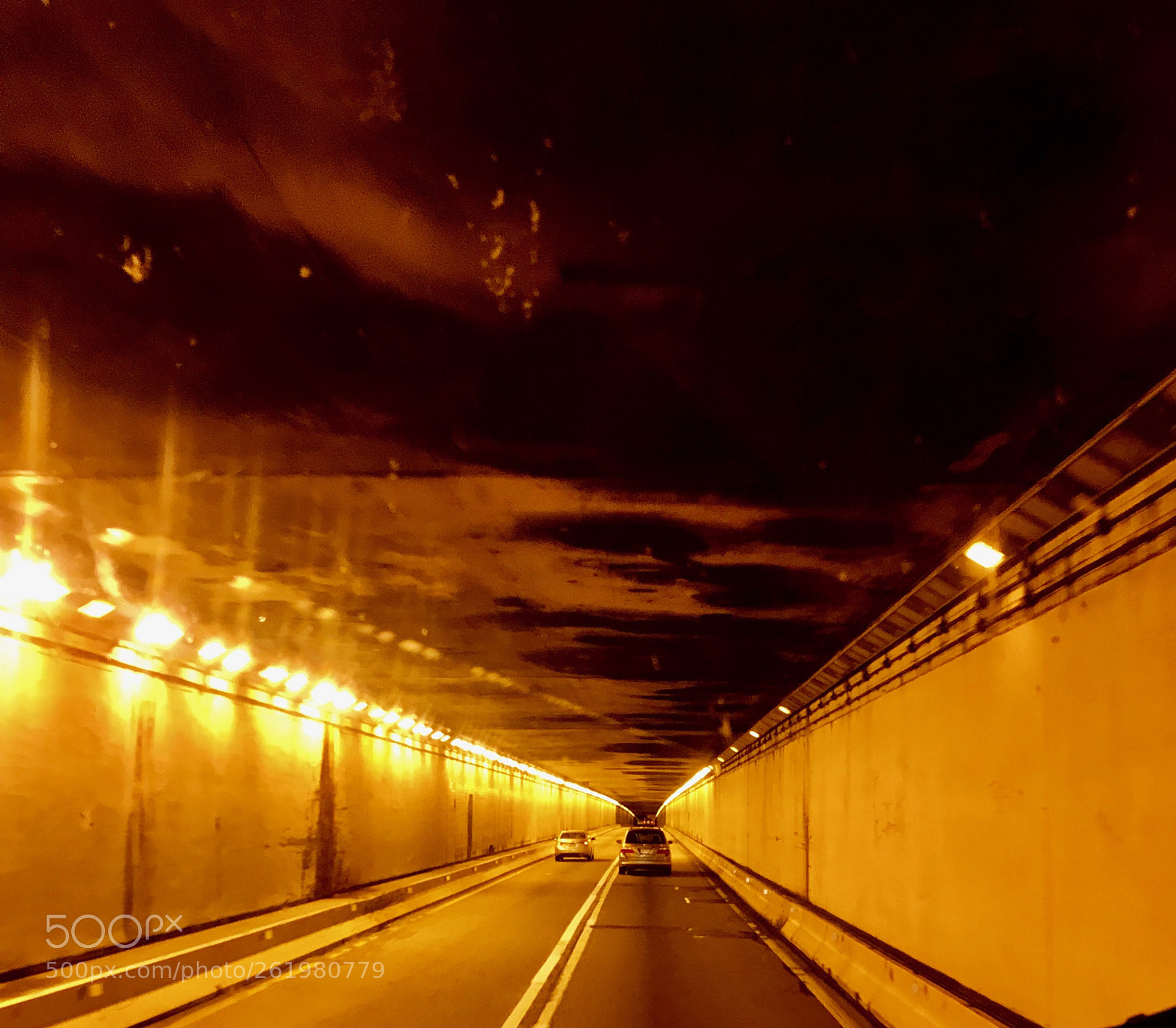 Apple iPhone 7 Plus sample photo. Thru the tunnel  photography