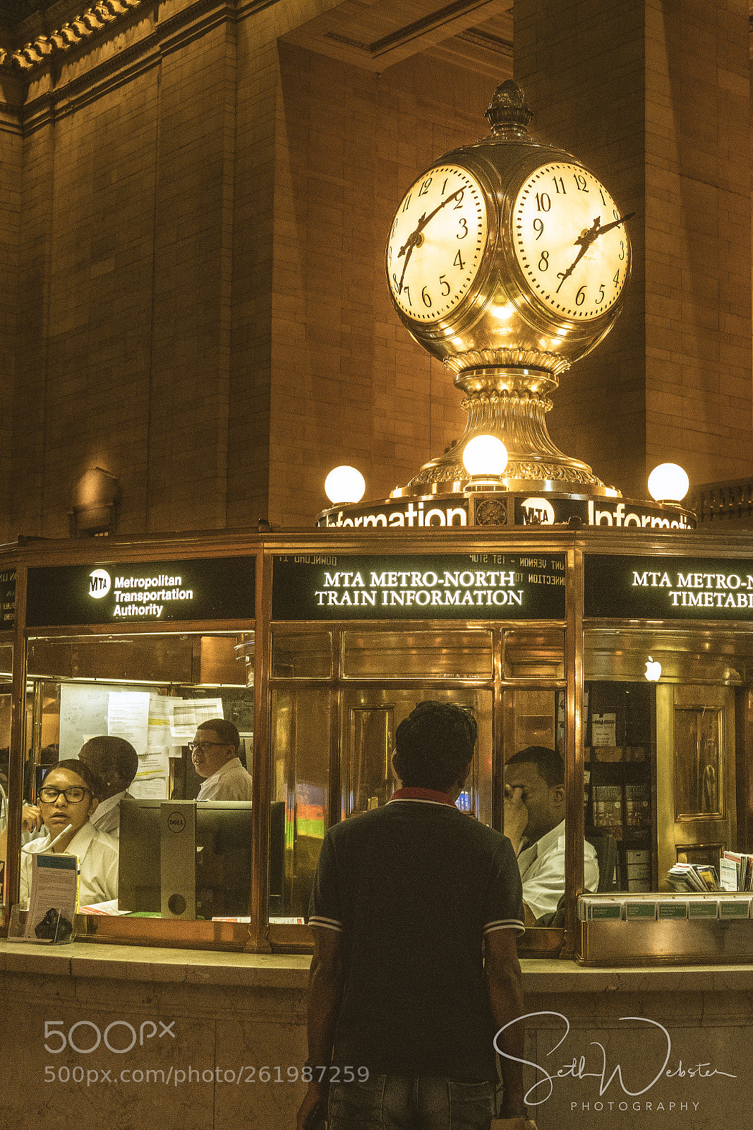 Sony a7R III sample photo. Quickie in grand central photography