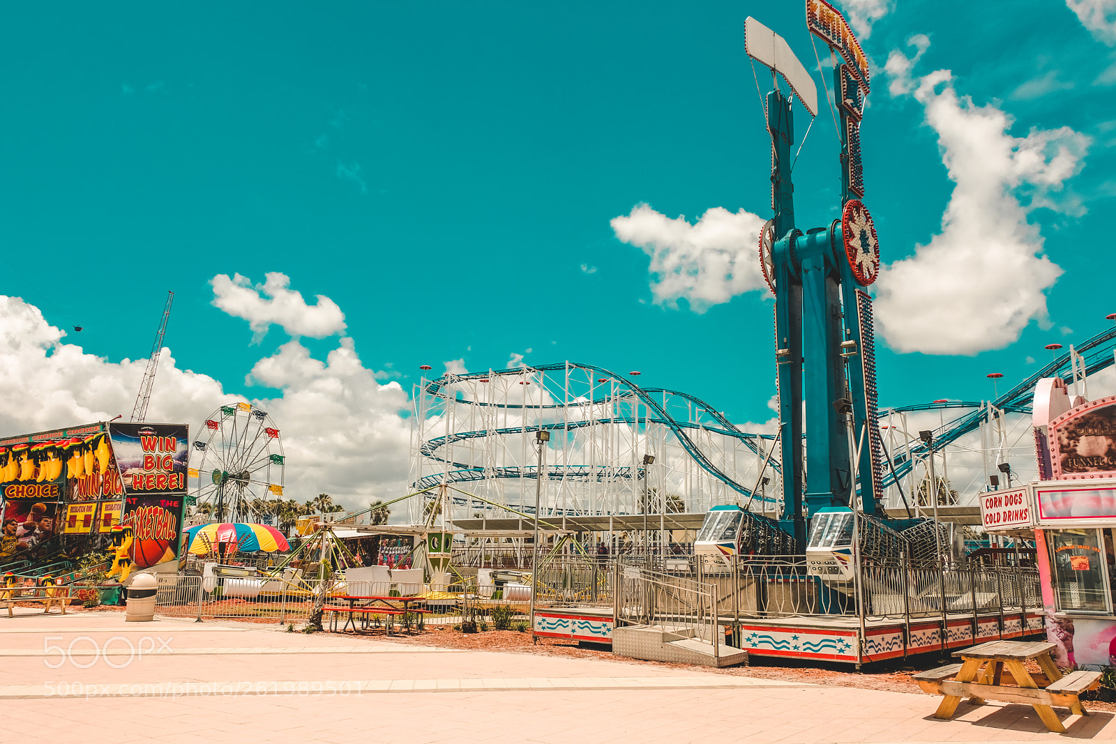 Fujifilm X-T20 sample photo. Amusement park on boardwalk photography