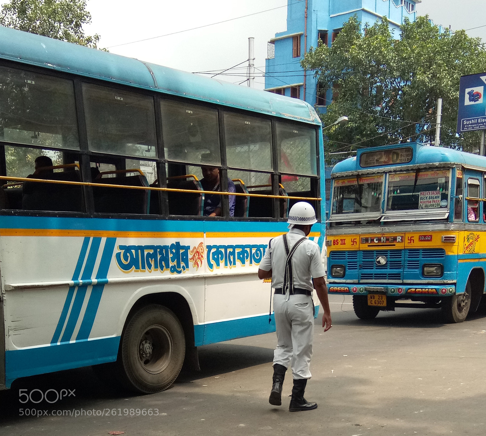 vivo 1714 sample photo. Full traffic. photography
