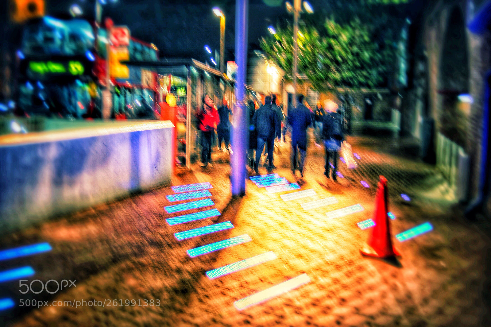 Canon EOS 20D sample photo. London blur photography