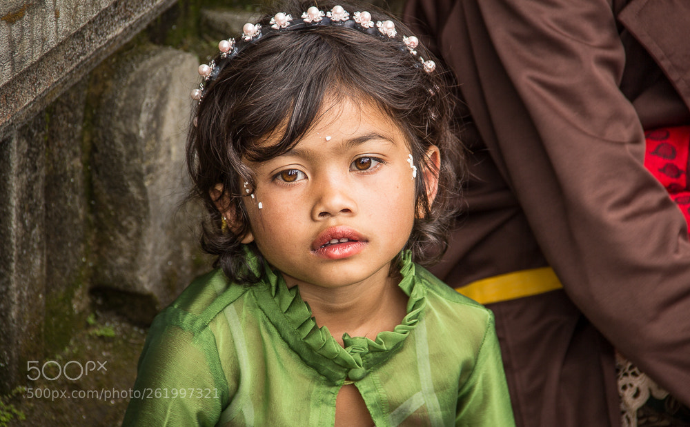 Canon EOS 60D sample photo. Girl waiting for yearly photography
