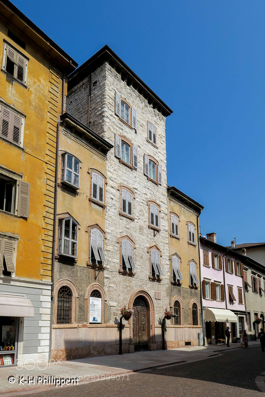 Canon PowerShot G3 X sample photo. Trient italy , street photography