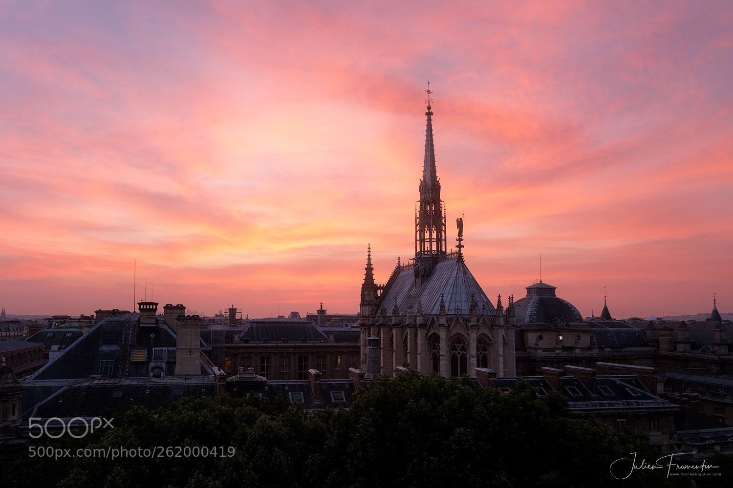 Canon EOS 5D Mark IV sample photo. Sainte-chapelle, paris photography