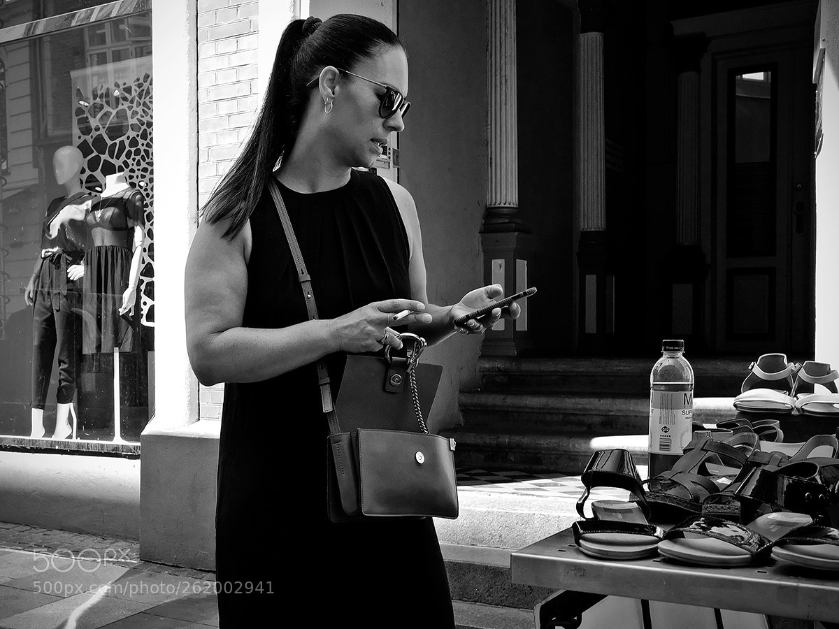 Fujifilm X-Pro2 sample photo. Interrupted with hands full photography