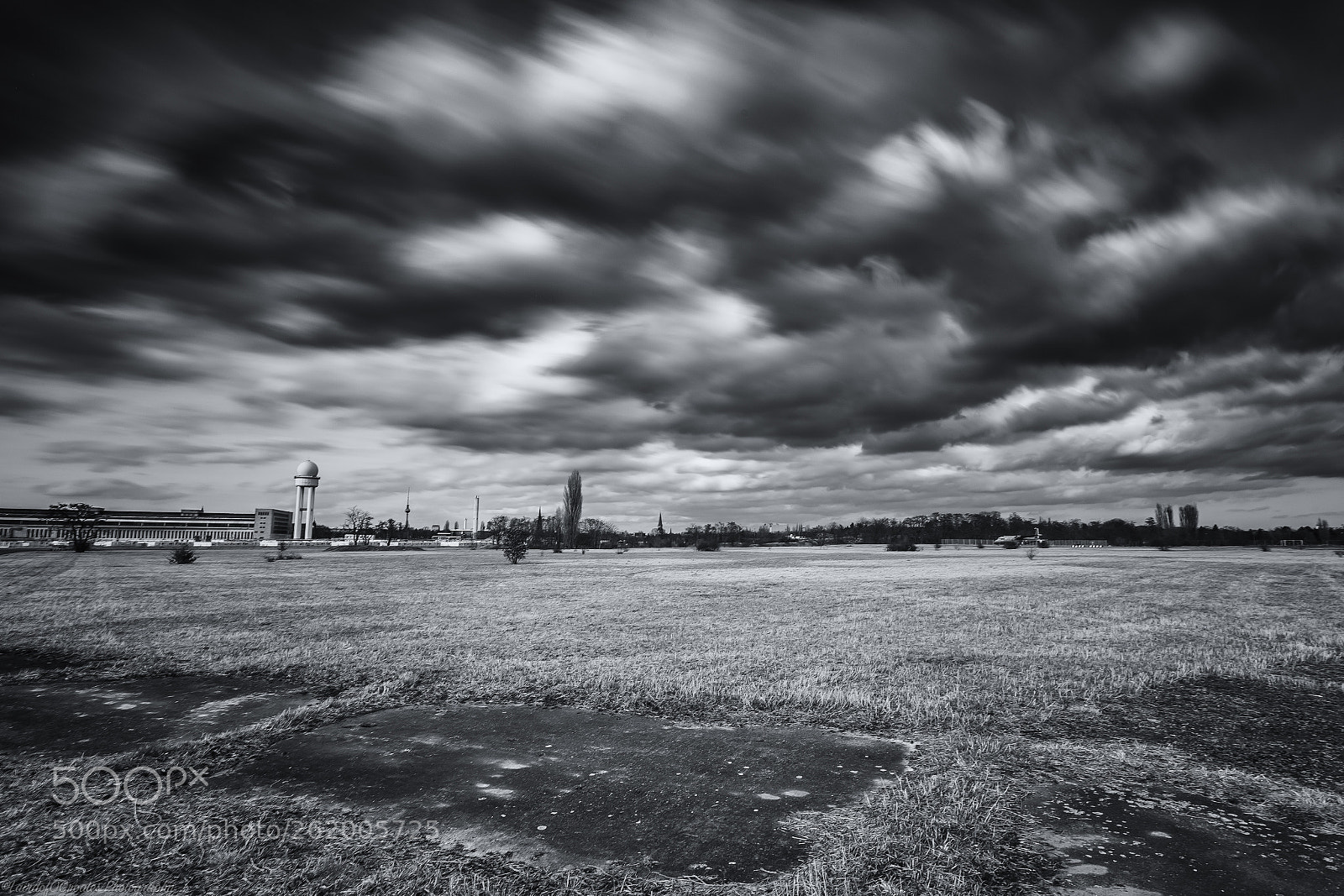 Canon EOS 6D sample photo. Tempelhofer feld photography