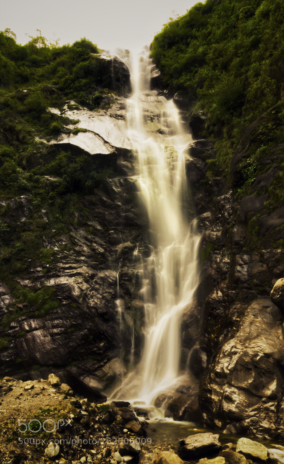 Canon EOS 200D (EOS Rebel SL2 / EOS Kiss X9) sample photo. Bhim nawa falls photography