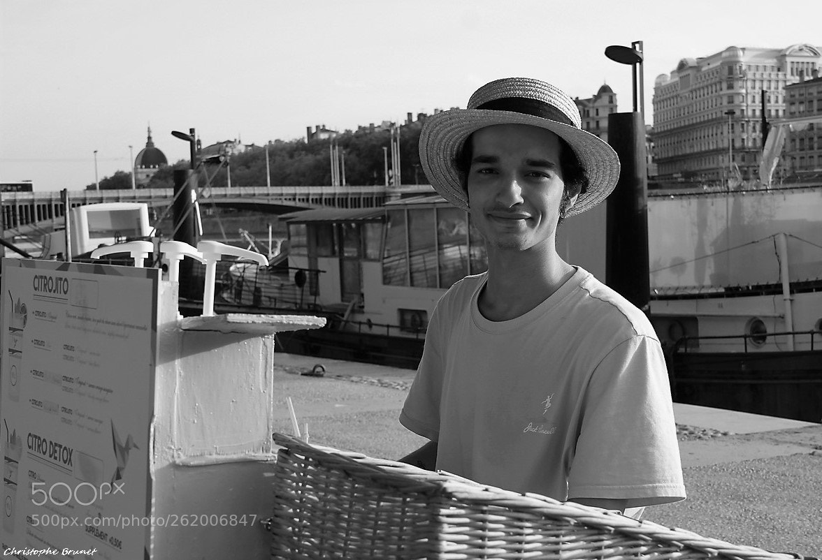 Canon EOS 600D (Rebel EOS T3i / EOS Kiss X5) sample photo. Vendeur ambulant photography