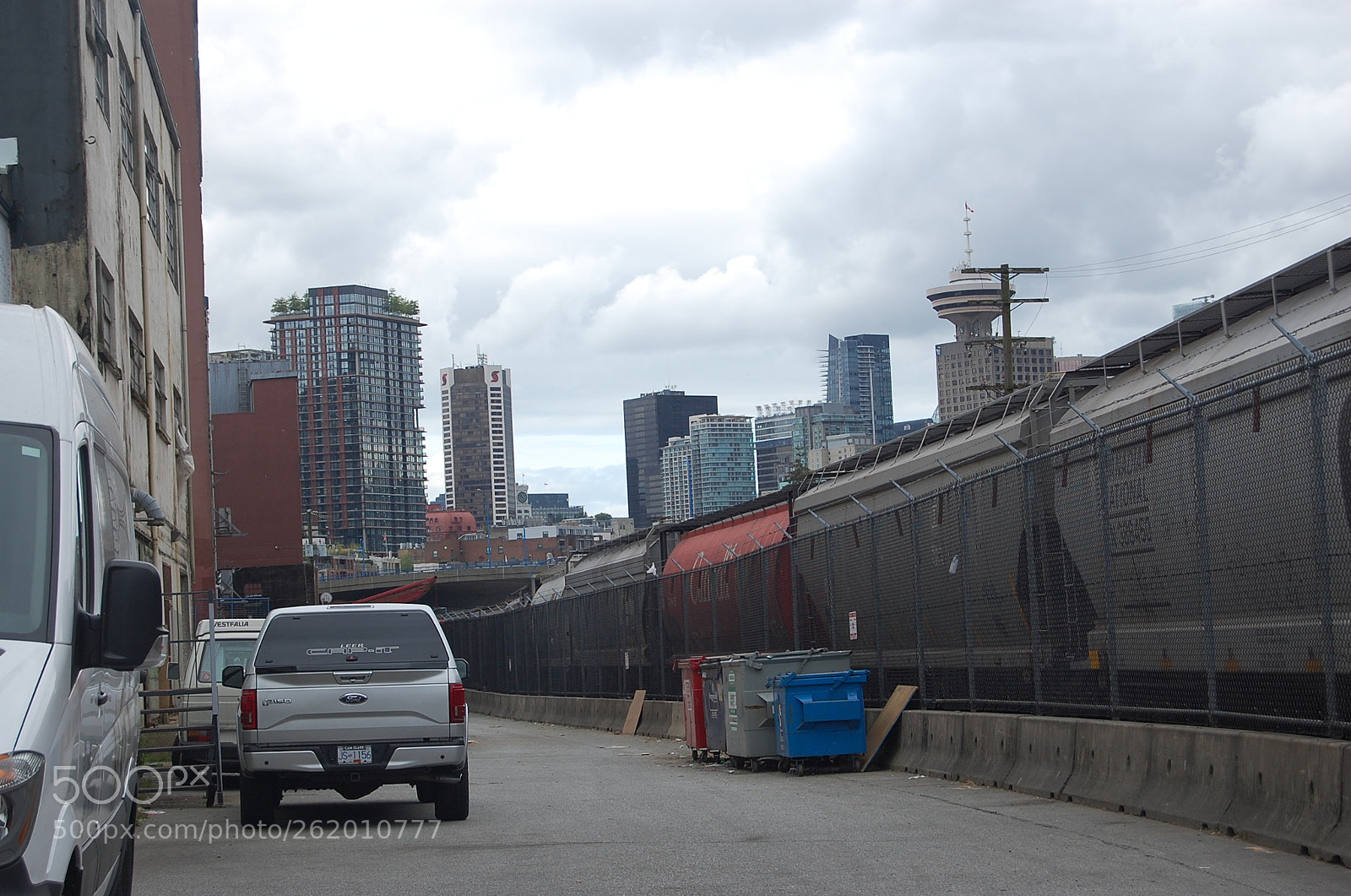 Nikon D40 sample photo. Back-alley skyline photography