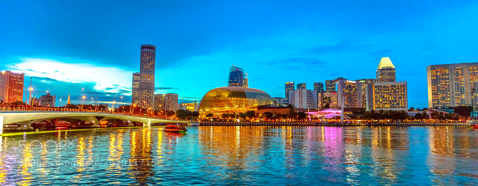 Canon EOS 5D Mark IV sample photo. Singapore harbor skyline photography