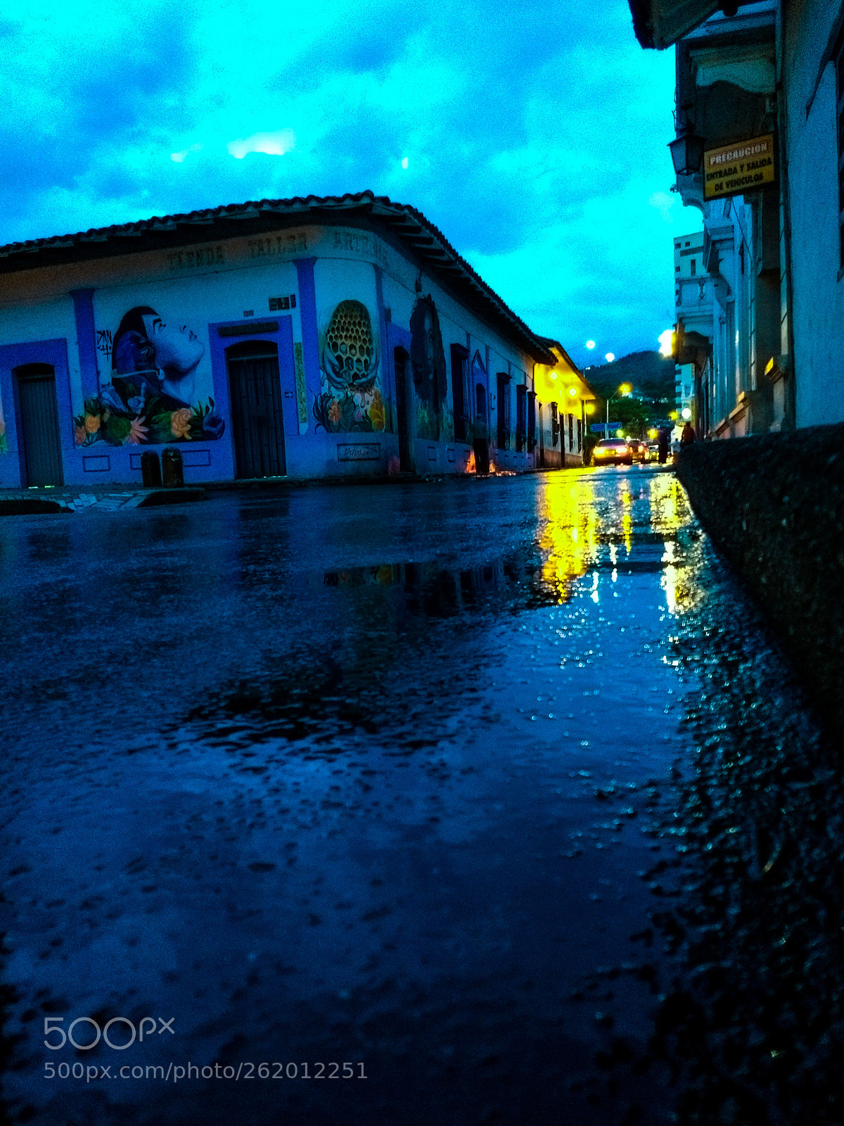 Motorola Moto G (5) Plus sample photo. Un camino azul photography