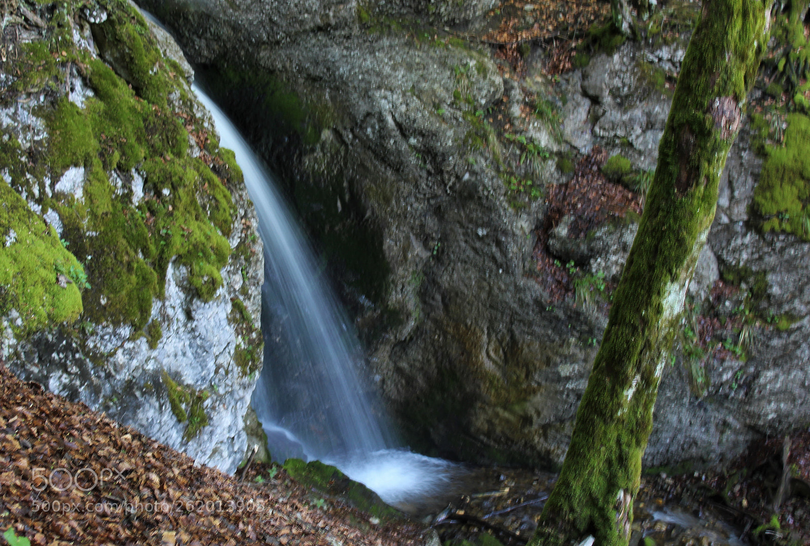 Canon EOS 1300D (EOS Rebel T6 / EOS Kiss X80) sample photo. Waterfall photography