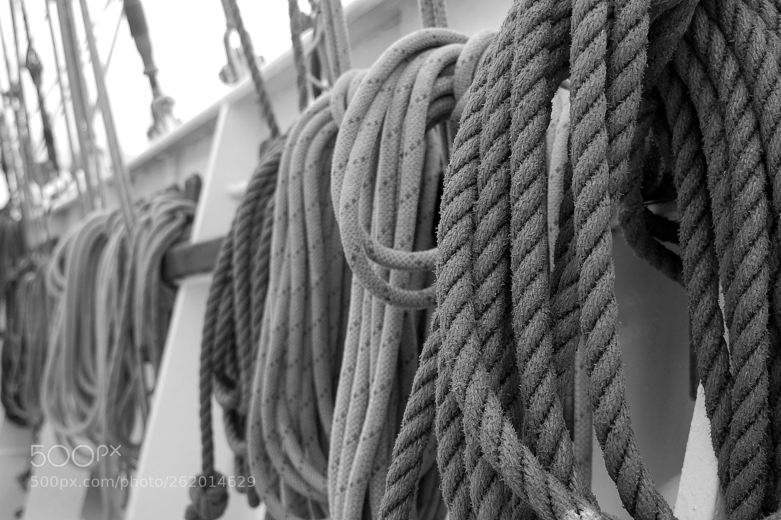 Panasonic Lumix DMC-G5 sample photo. Ropes on the boat photography