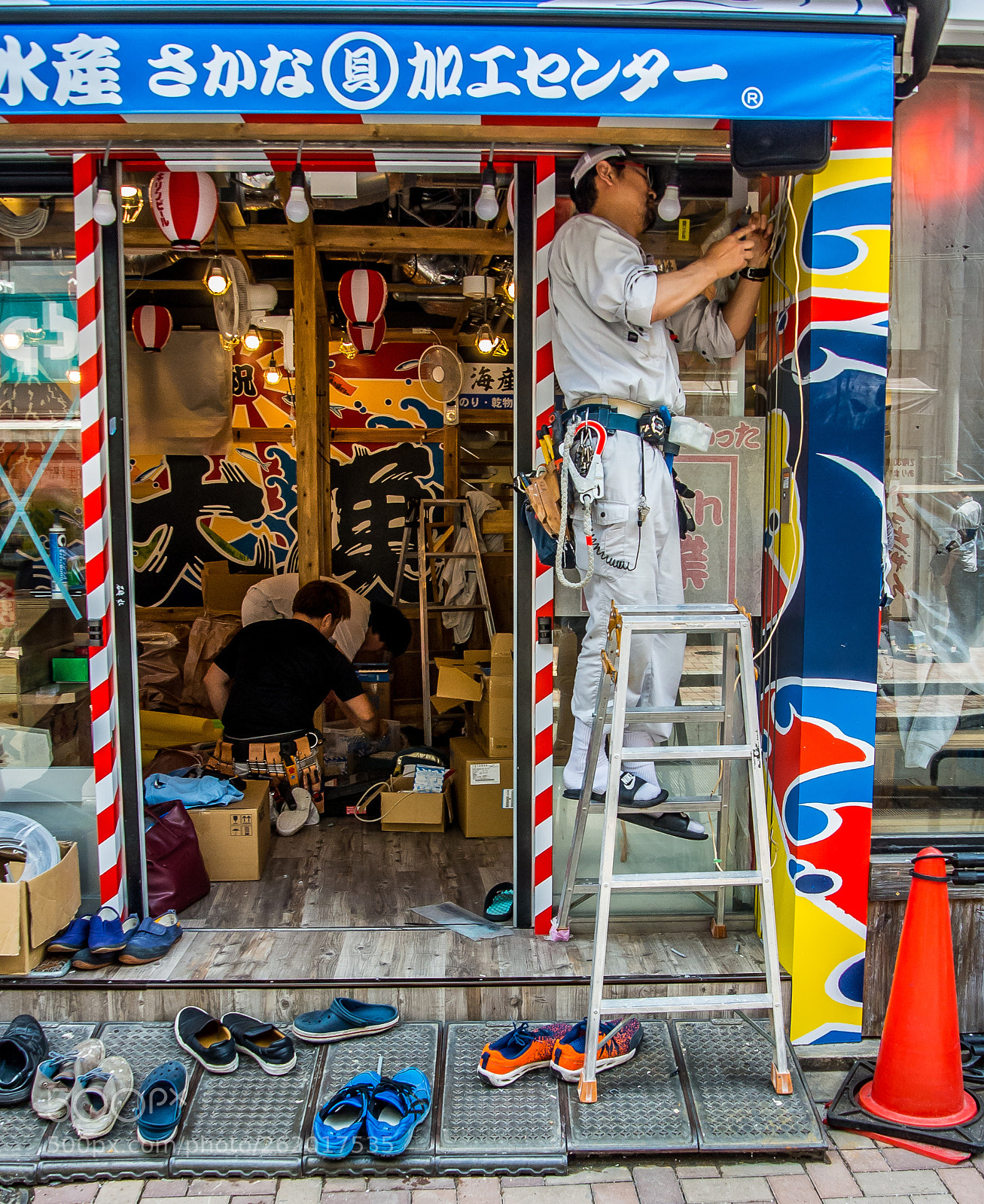 Nikon 1 V1 sample photo. Shops under construction photography