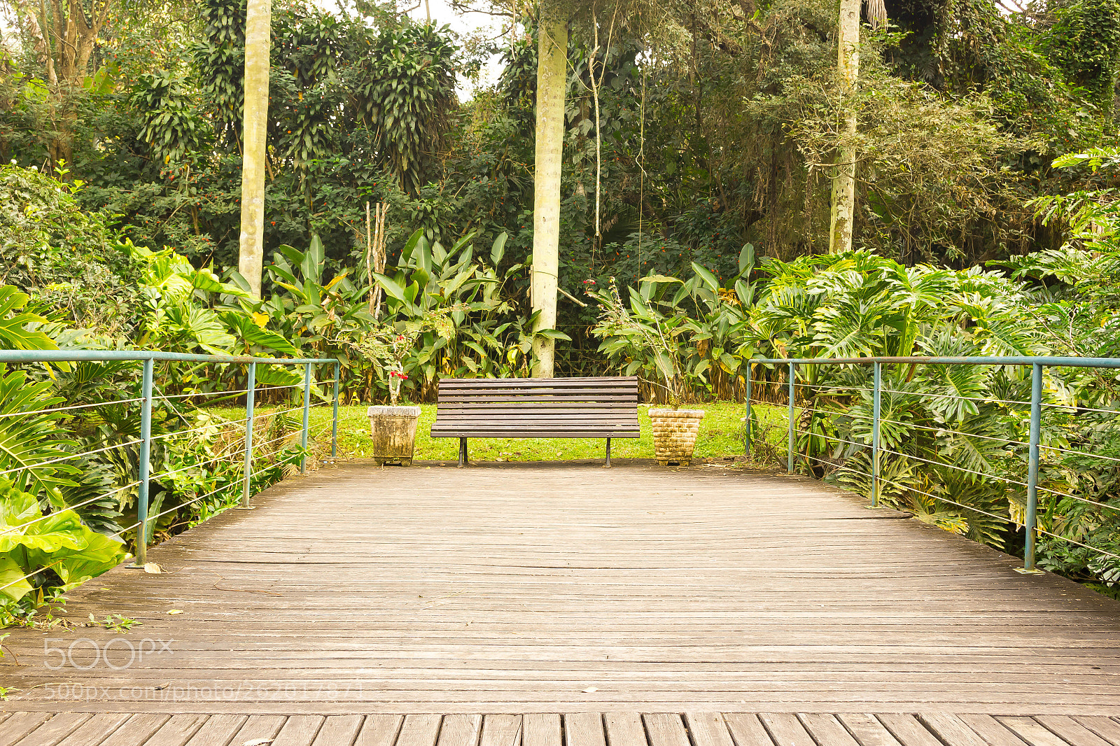 Canon EOS 550D (EOS Rebel T2i / EOS Kiss X4) sample photo. Park bench photography