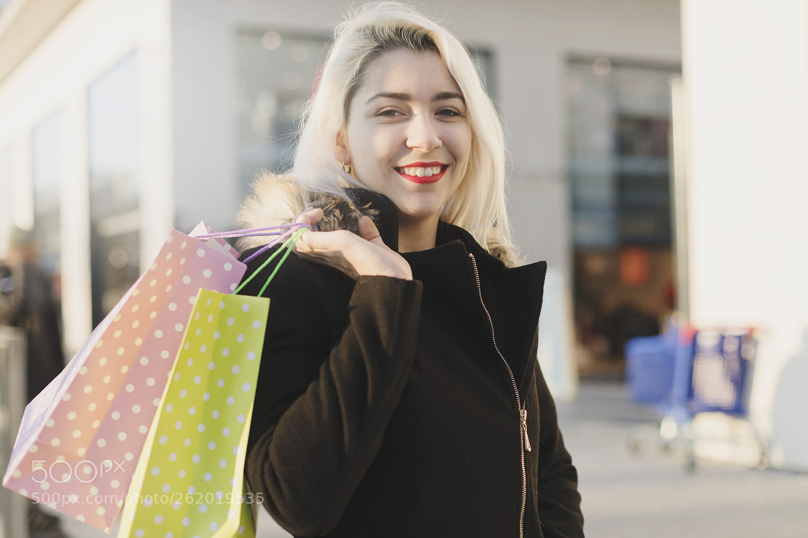 Canon EOS 5D Mark IV sample photo. Shopper woman walking and photography