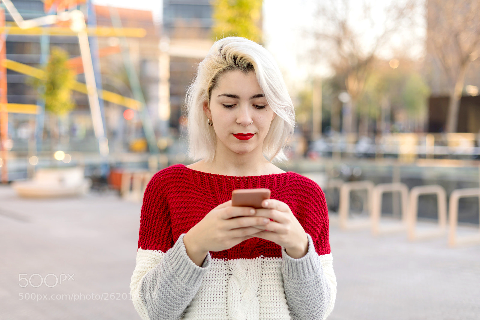 Canon EOS 5D Mark IV sample photo. Beautiful woman writing a photography