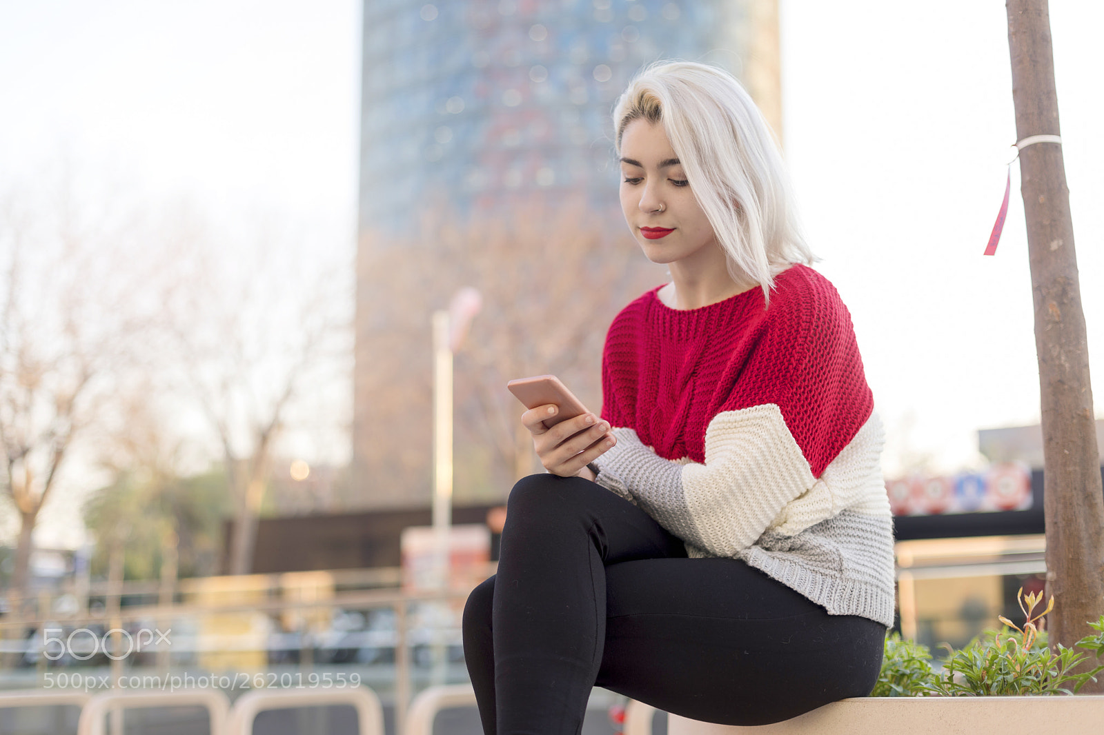 Canon EOS 5D Mark IV sample photo. Beautiful woman writing a photography