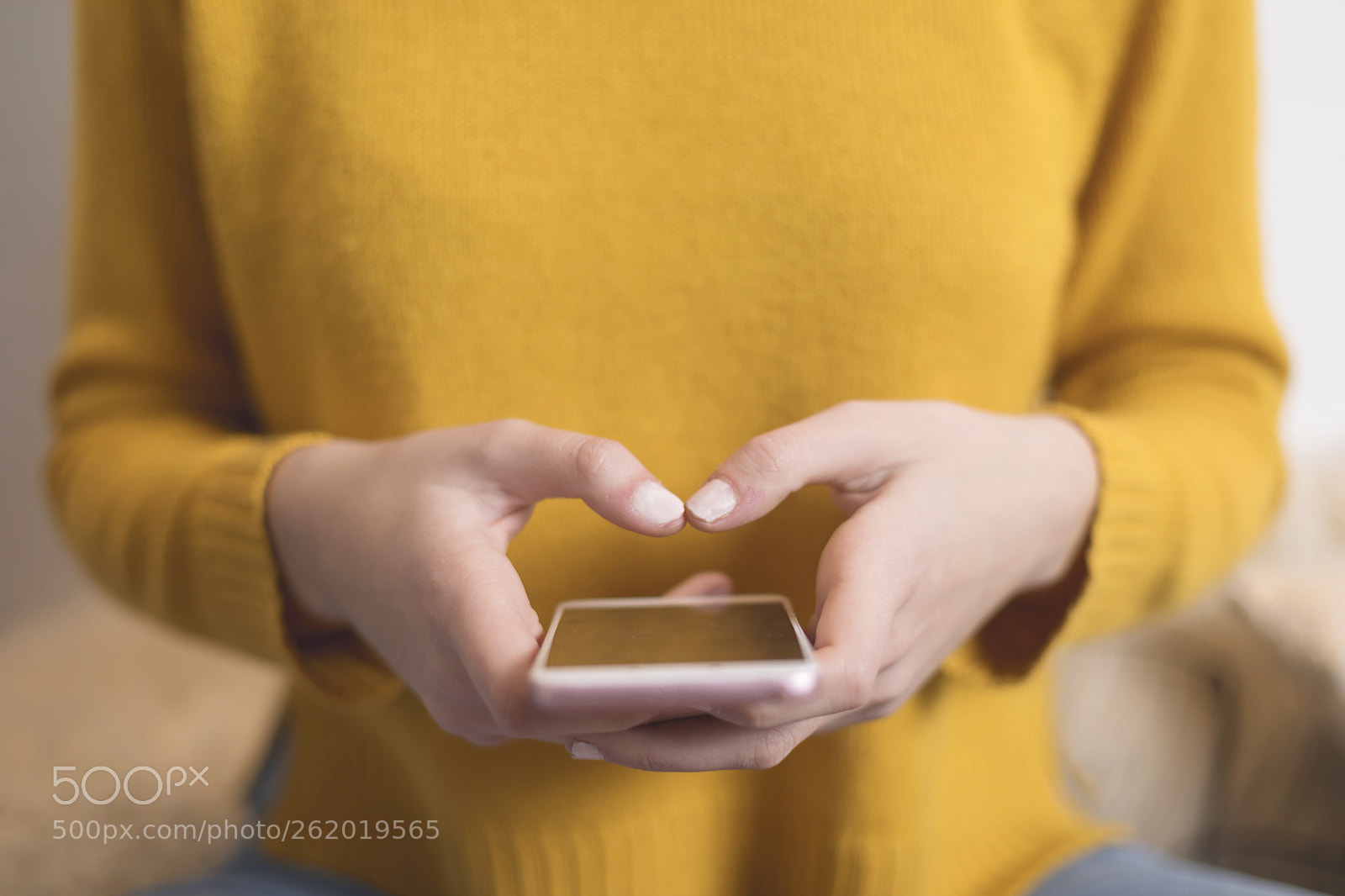 Canon EOS 5D Mark IV sample photo. Closeup of woman texting photography