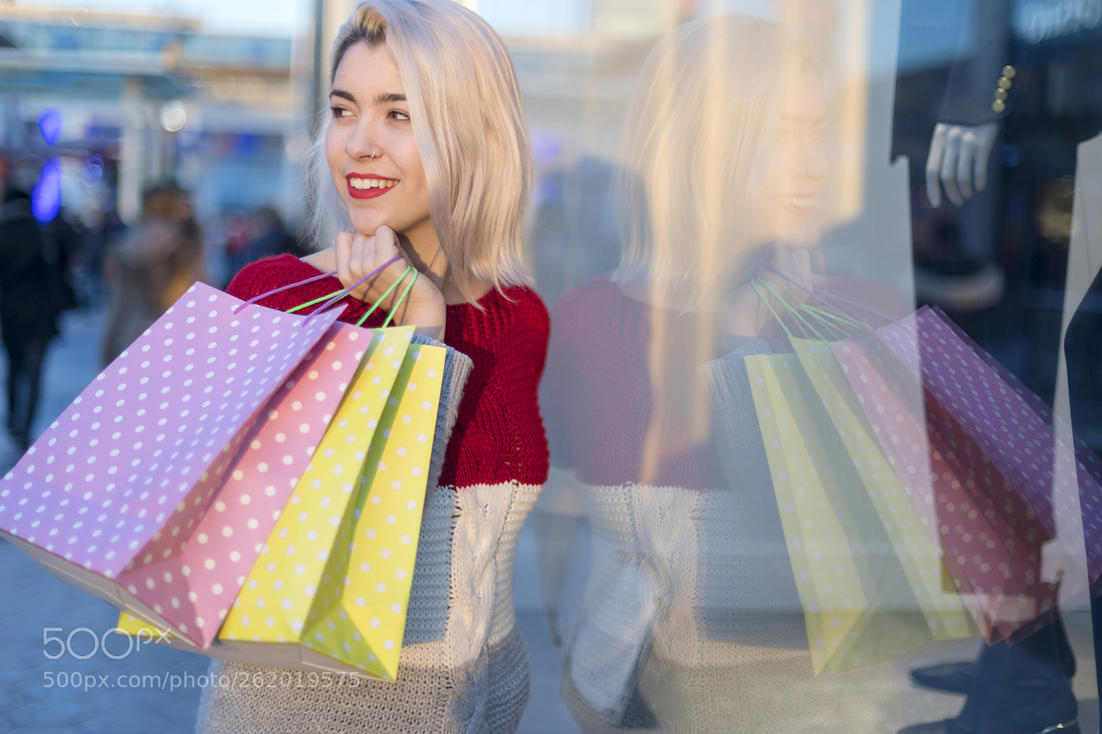 Canon EOS 5D Mark IV sample photo. Shopper woman walking and photography