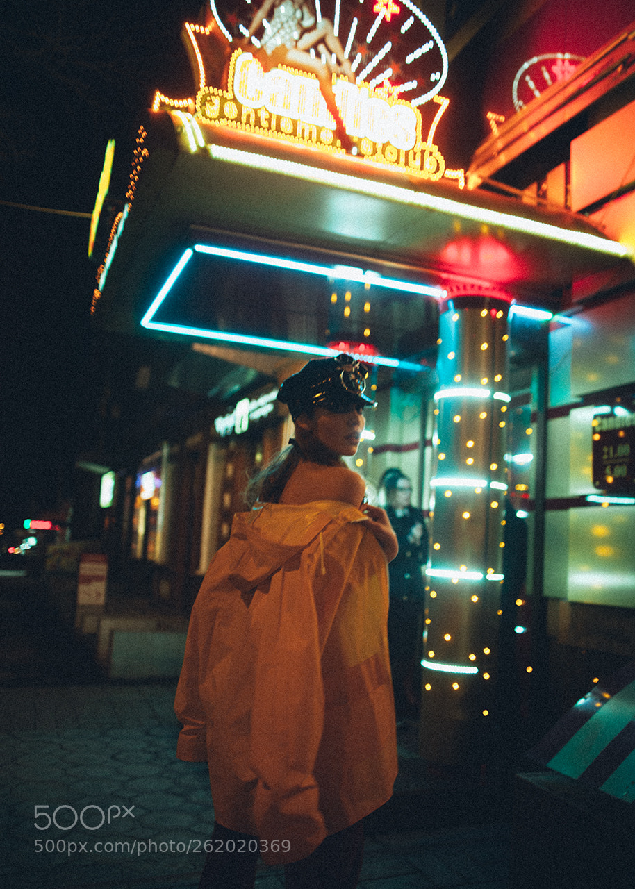 Canon EOS 5D Mark II sample photo. Night call photography