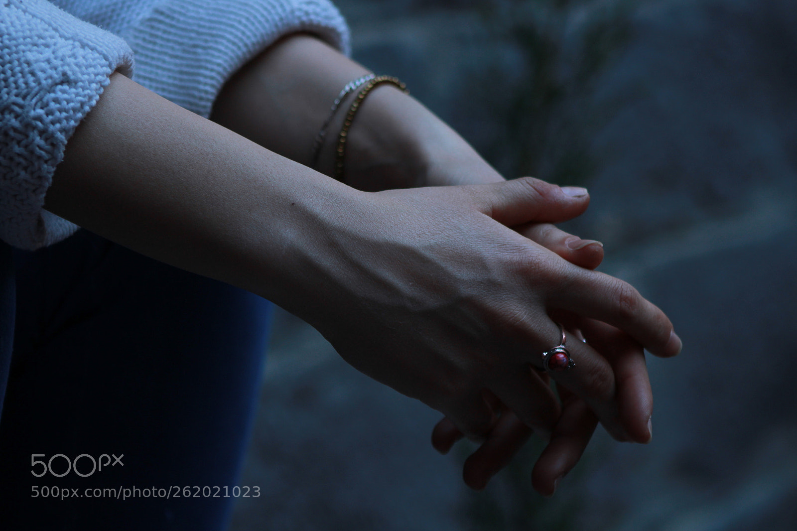Canon EF 75-300mm f/4-5.6 USM sample photo. Resting hands photography