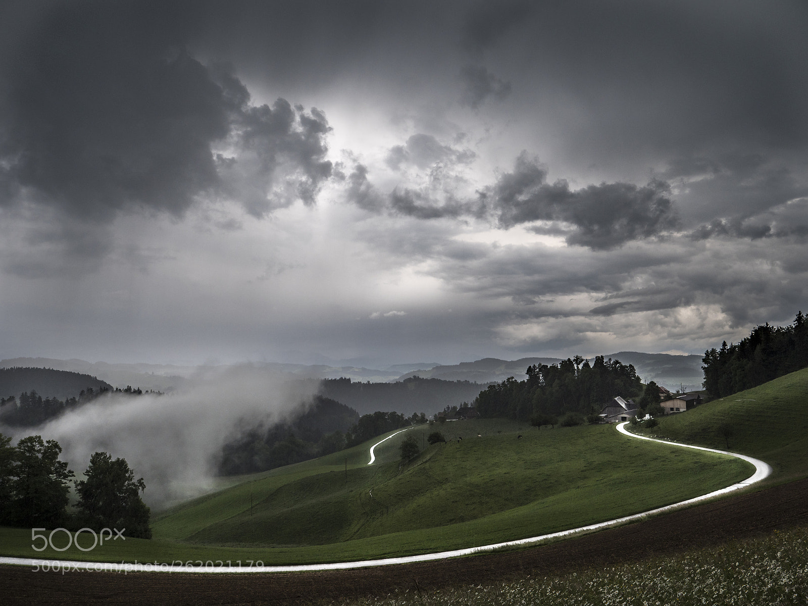 Panasonic Lumix DC-G9 sample photo. Rain clouds above schaufelb photography