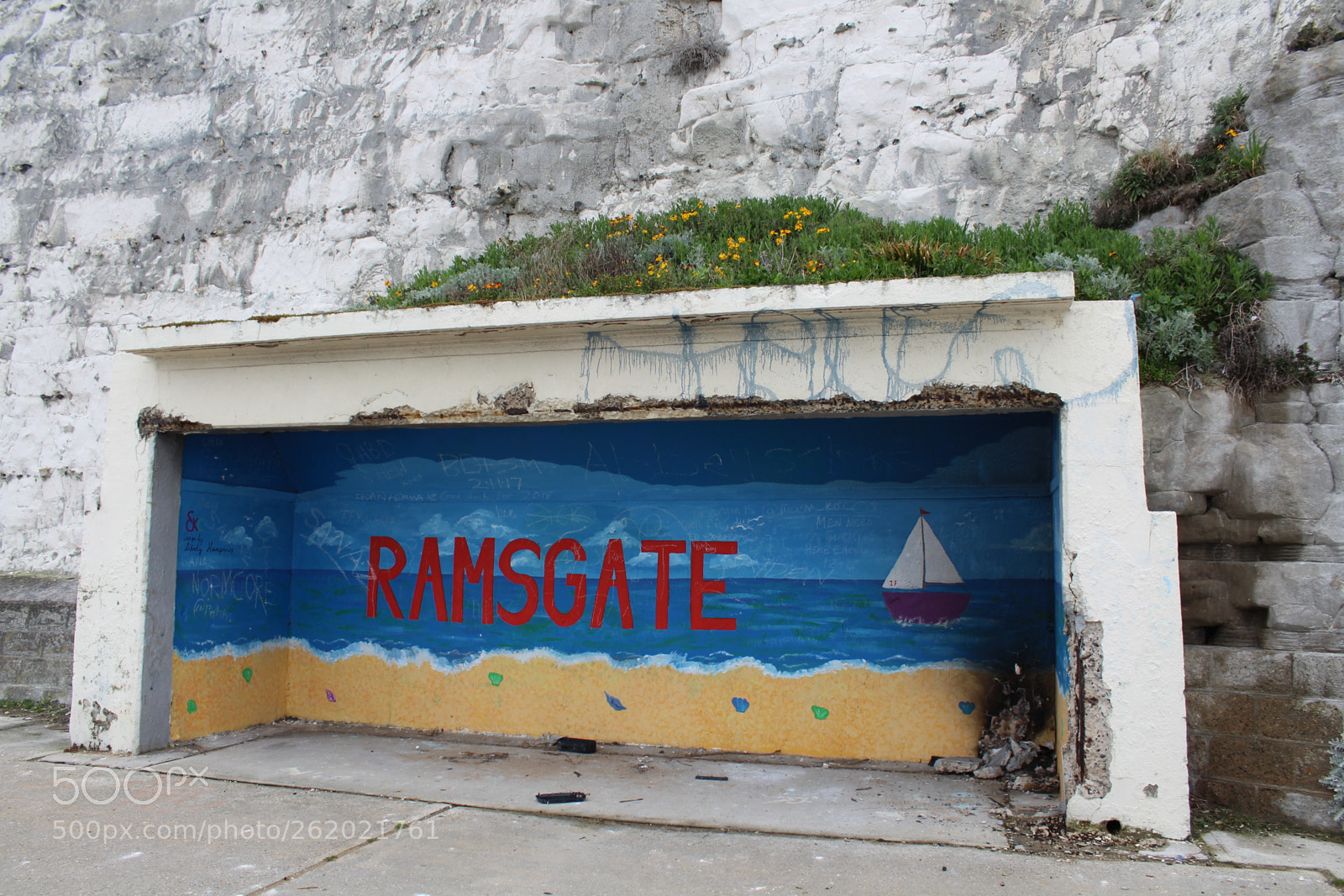 Canon EOS 1300D (EOS Rebel T6 / EOS Kiss X80) sample photo. Welcome to ramsgate! photography