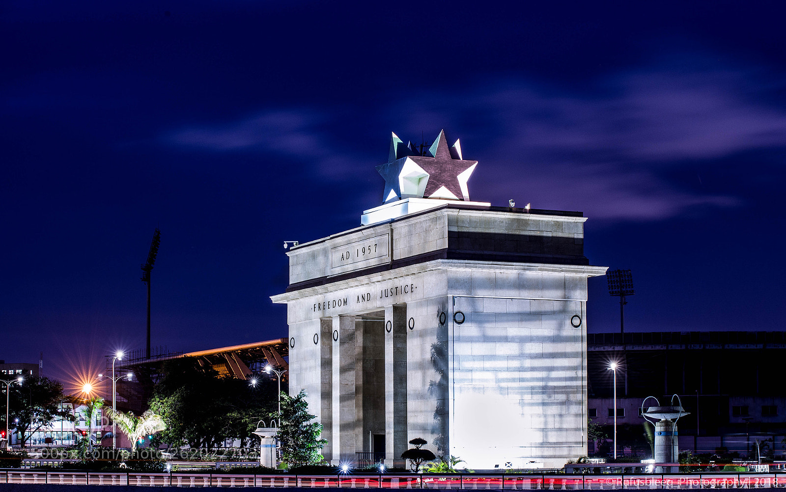 Canon EOS 6D sample photo. Black star square @ night photography