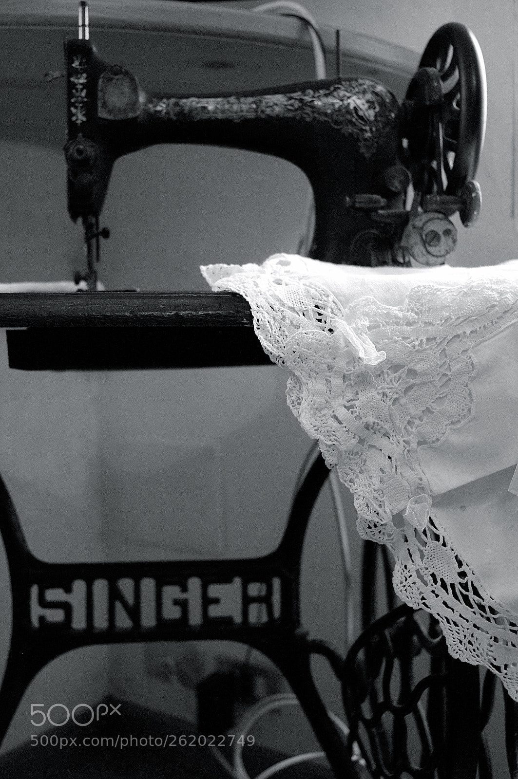 Pentax K-r sample photo. Sewing machine photography