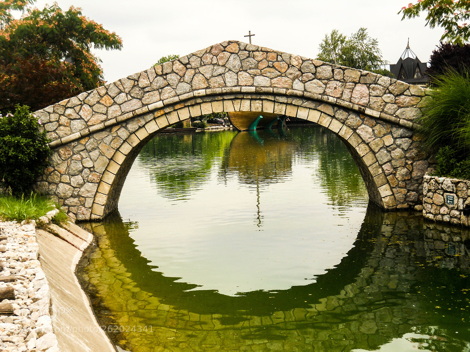 Nikon Coolpix L22 sample photo. Arch photography