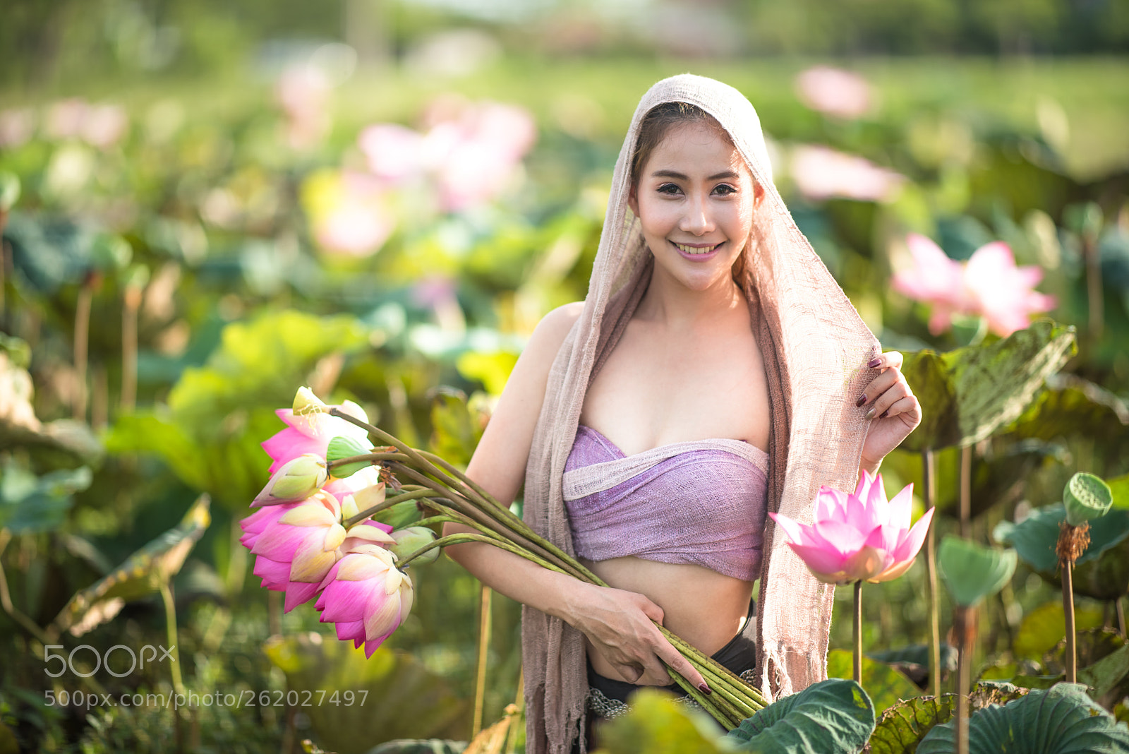 Nikon D750 sample photo. Asian women with keep photography
