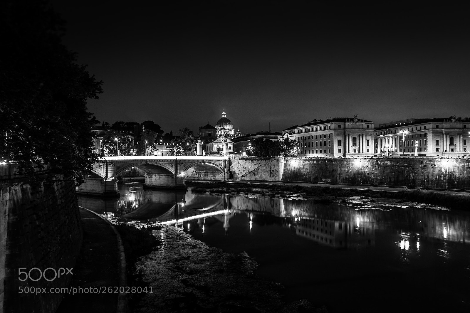 Canon EOS 550D (EOS Rebel T2i / EOS Kiss X4) sample photo. Rome at night photography