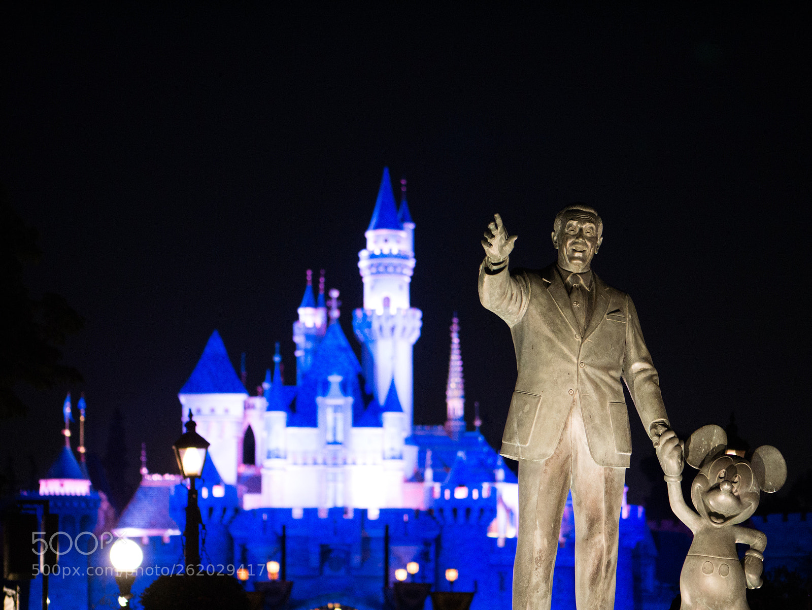 Panasonic Lumix DMC-G7 sample photo. Disneyland photography