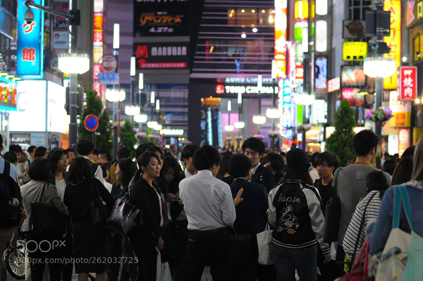 Nikon AF Nikkor 50mm F1.4D sample photo. Shinjuku night photography