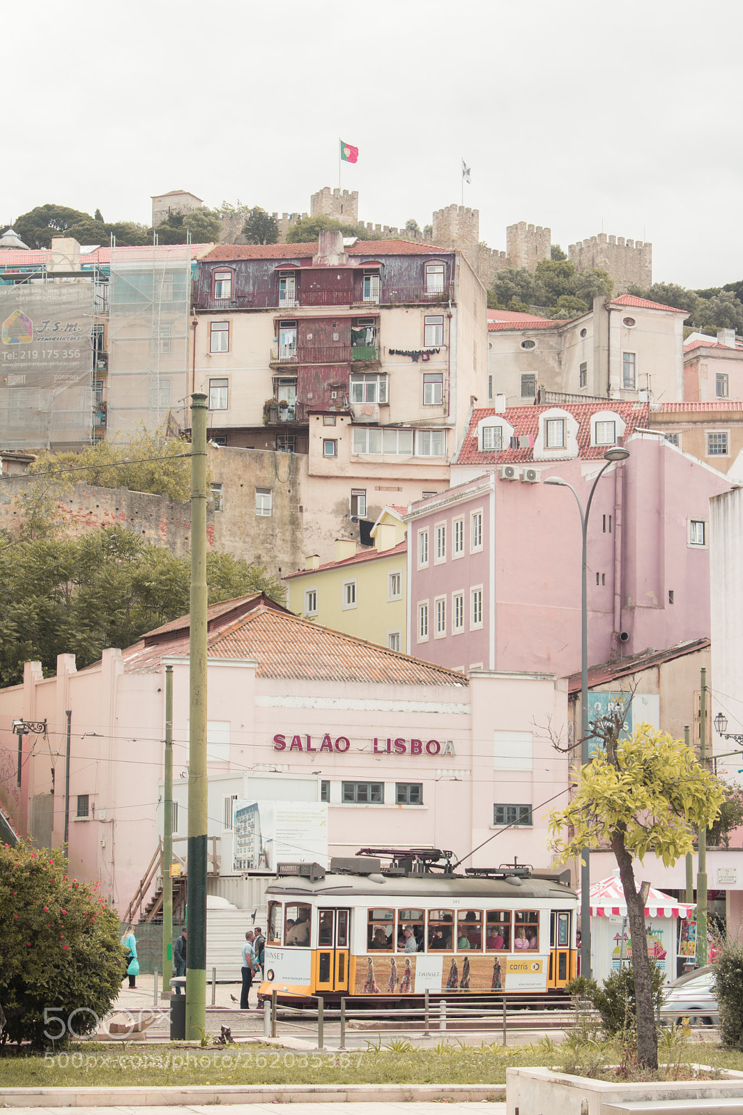 Canon EOS 750D (EOS Rebel T6i / EOS Kiss X8i) sample photo. Lisboa dipped in pastels photography