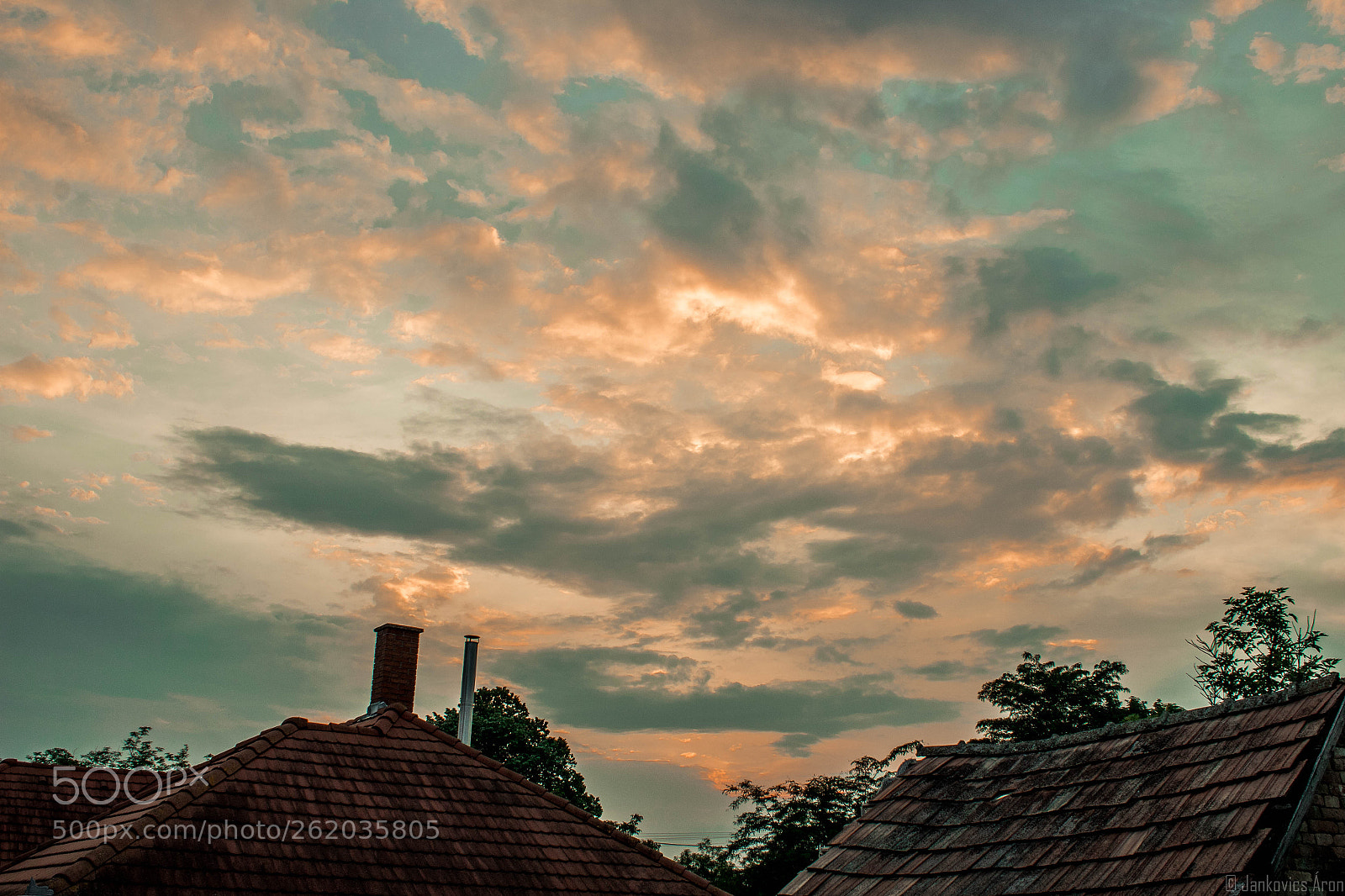 Canon EOS 1300D (EOS Rebel T6 / EOS Kiss X80) sample photo. Clouds above a house photography