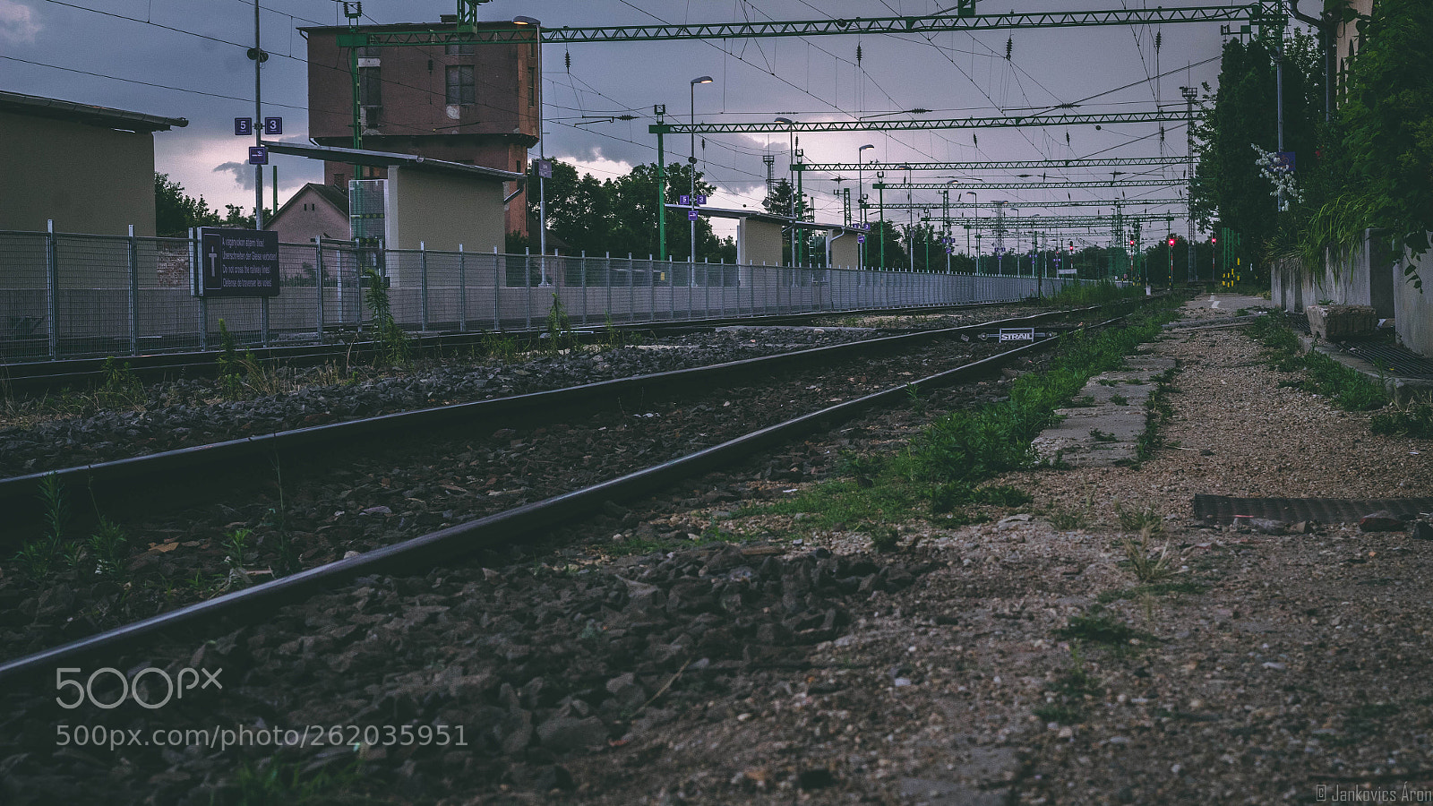 Canon EOS 1300D (EOS Rebel T6 / EOS Kiss X80) sample photo. Railway station photography