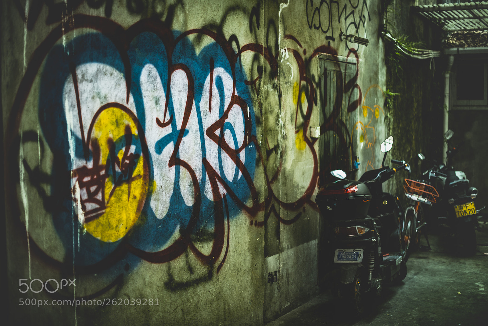Nikon D750 sample photo. Graffiti alley photography