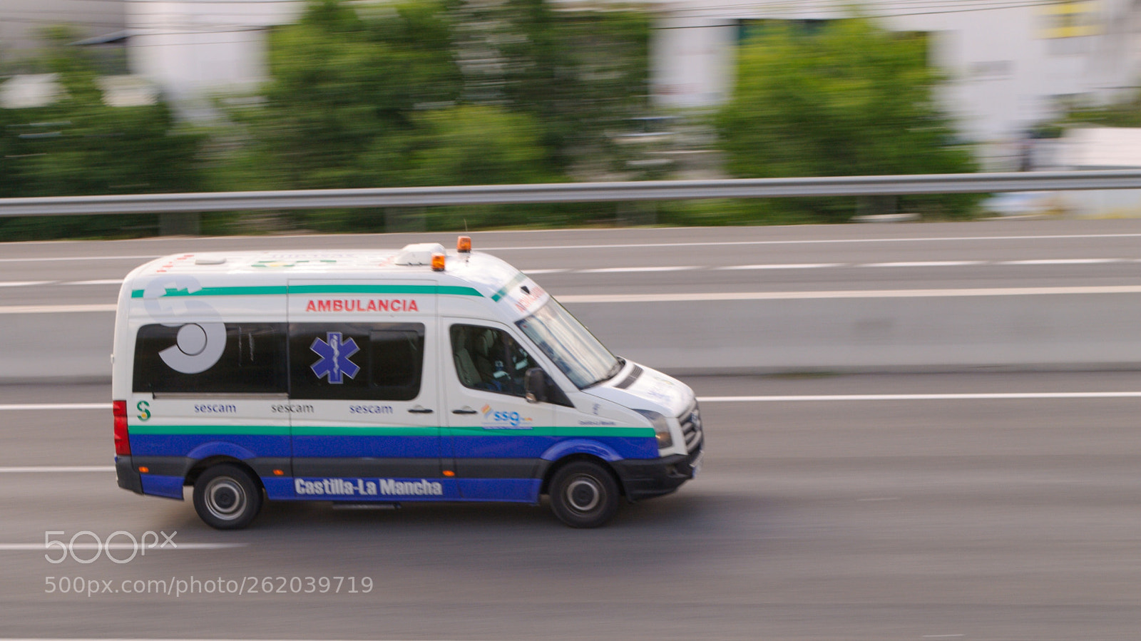 Nikon D3000 sample photo. Speed ambulance photography