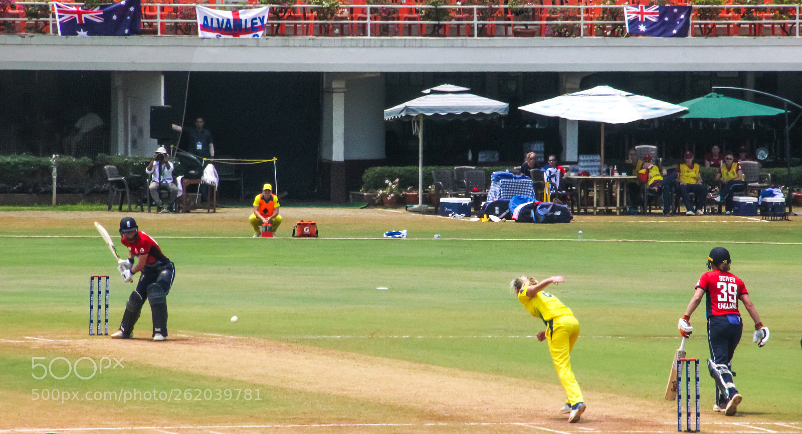 Canon EOS 550D (EOS Rebel T2i / EOS Kiss X4) sample photo. Ellyse perry in action  photography