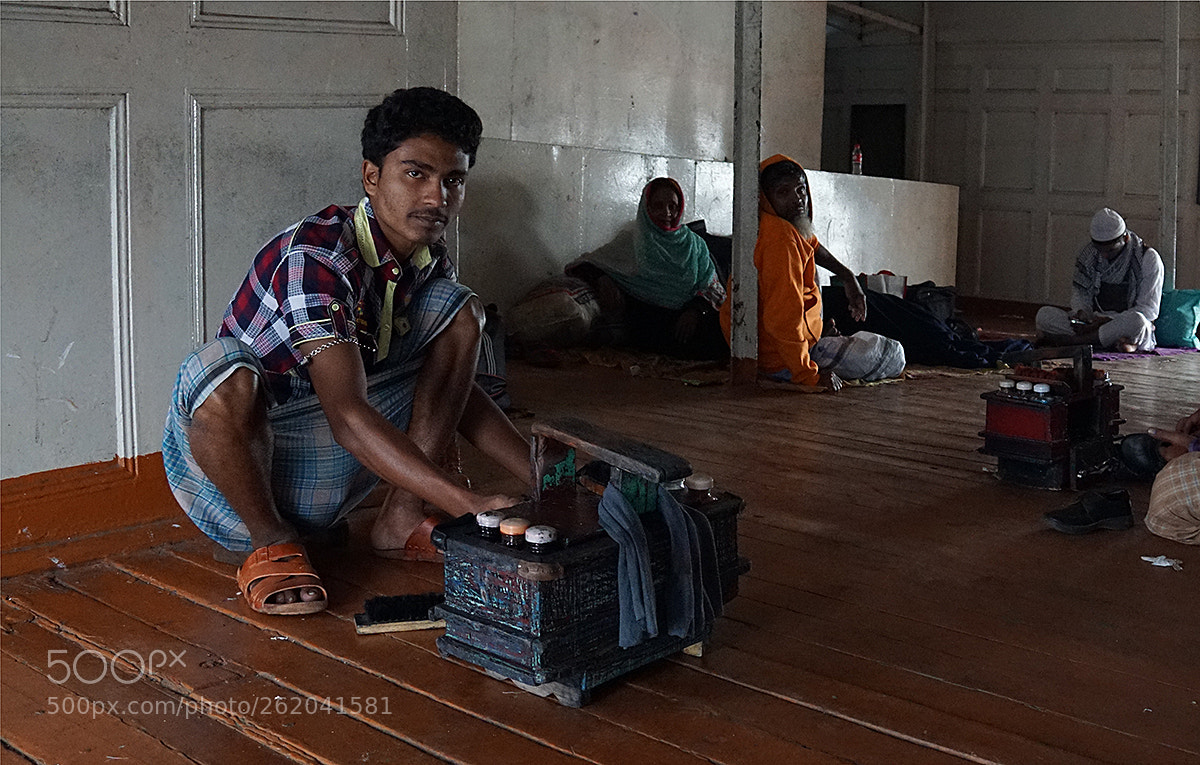 Sony a6000 sample photo. Shoeshine boy on the photography