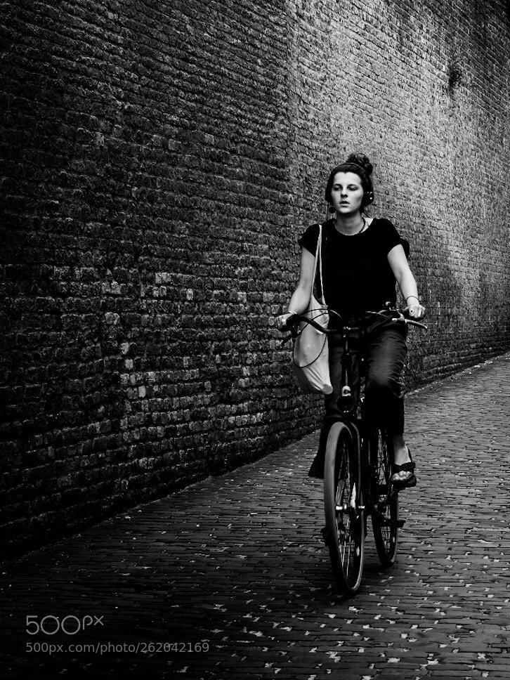 Fujifilm X-T20 sample photo. Lone cyclist photography