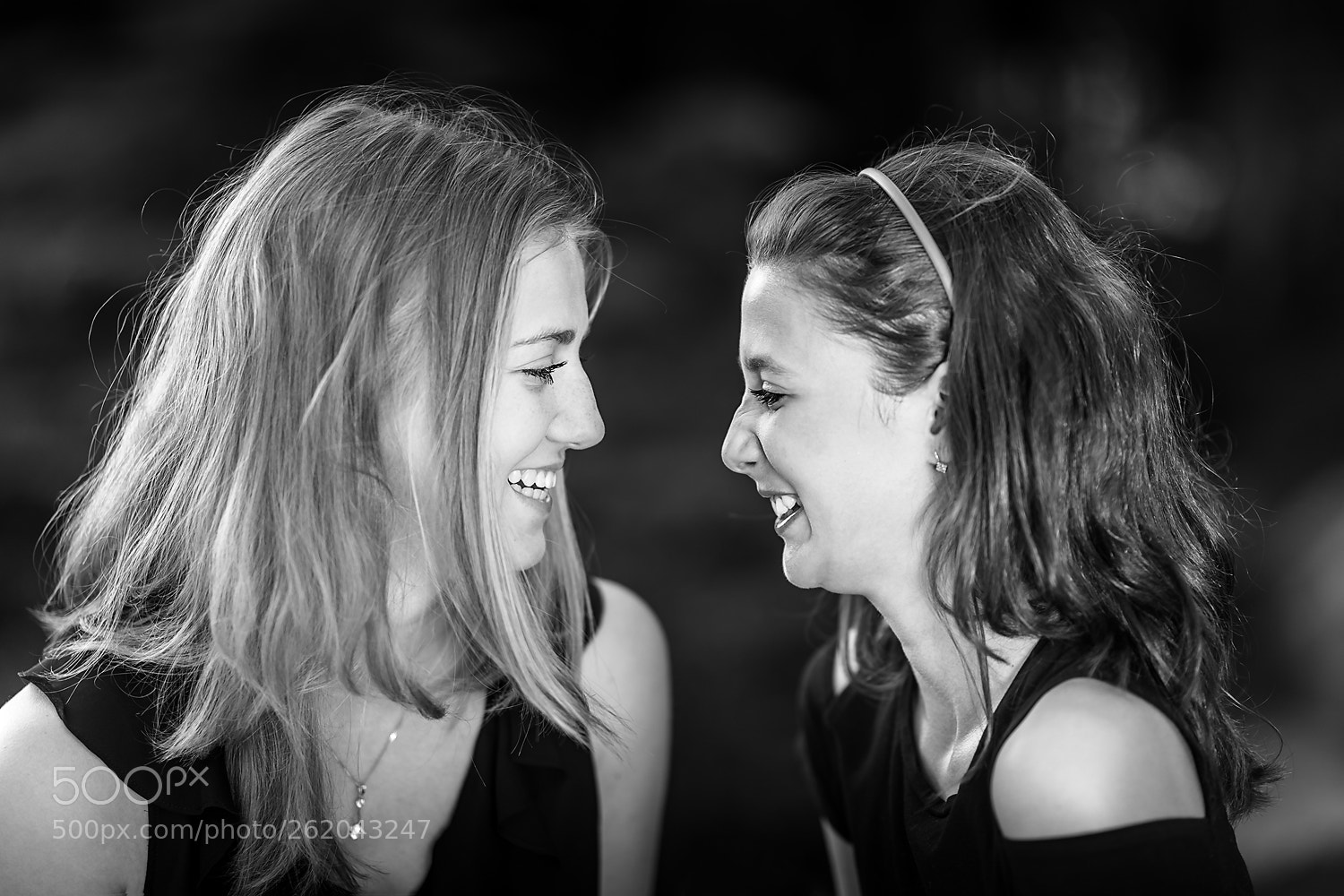 Canon EOS 5D Mark IV sample photo. Sisters photography