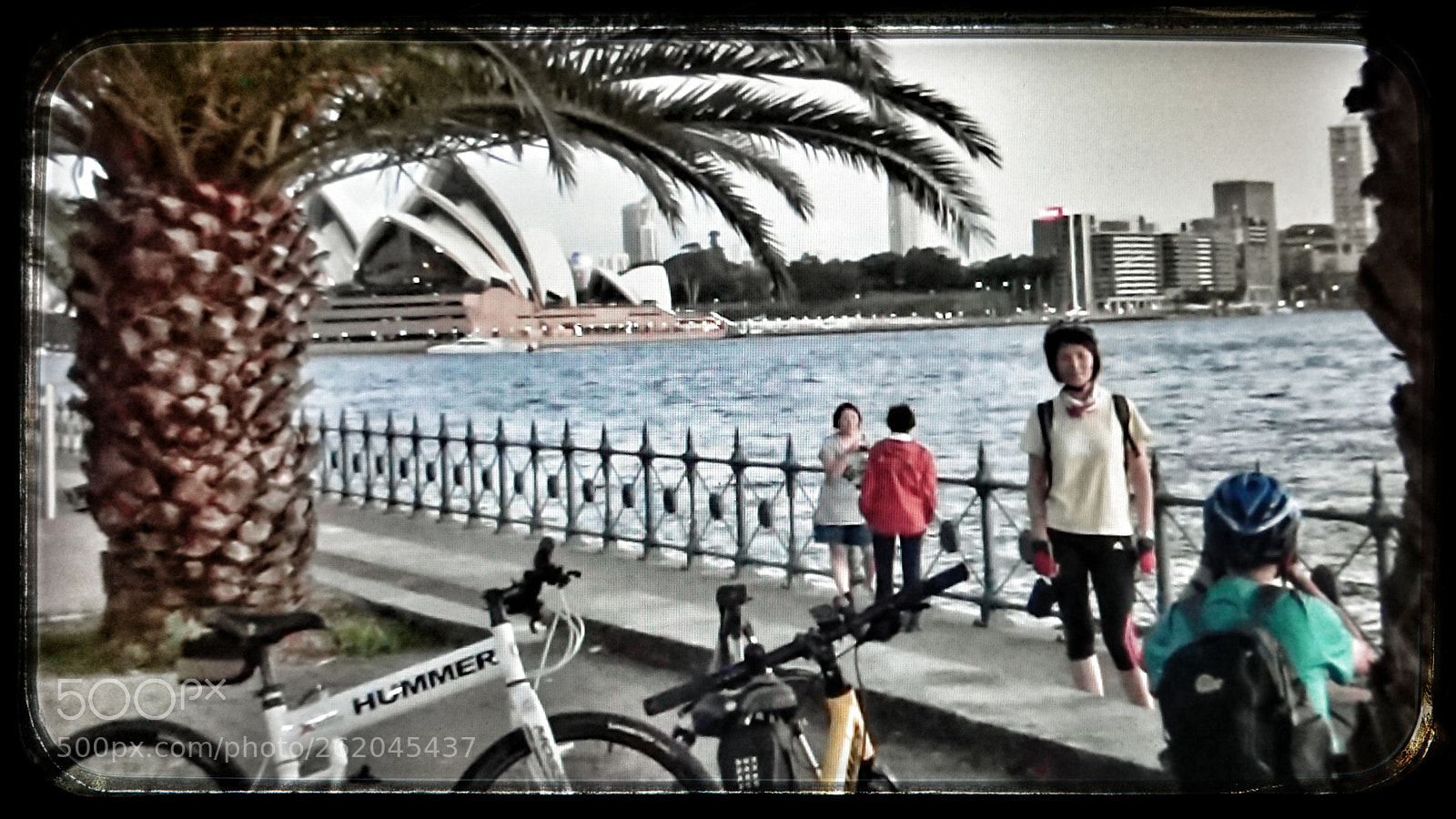 Sony Xperia XZ Premium sample photo. Popmixer. a cyclist stop photography