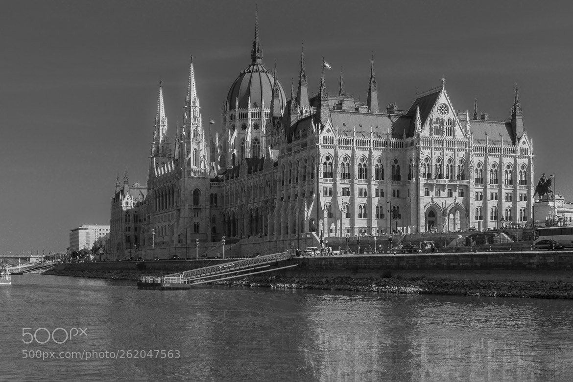 Panasonic Lumix DMC-LF1 sample photo. Parlamento budapest photography